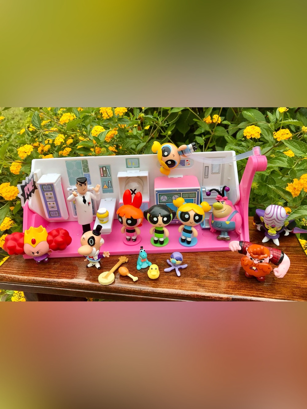 Cartoon Network POWERPUFF GIRLS Lab Bedroom Flip Playset Accessories Toy Set